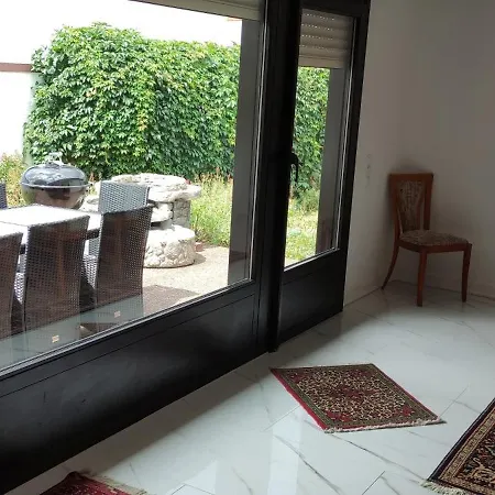 House Garden Close To Frankfurt Airport